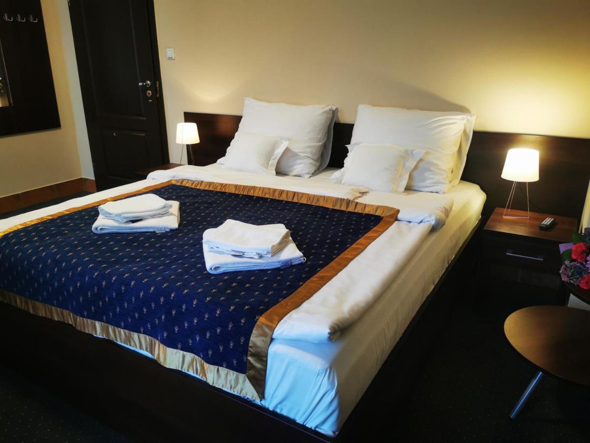 Fort Hotel Varşova Dış mekan fotoğraf