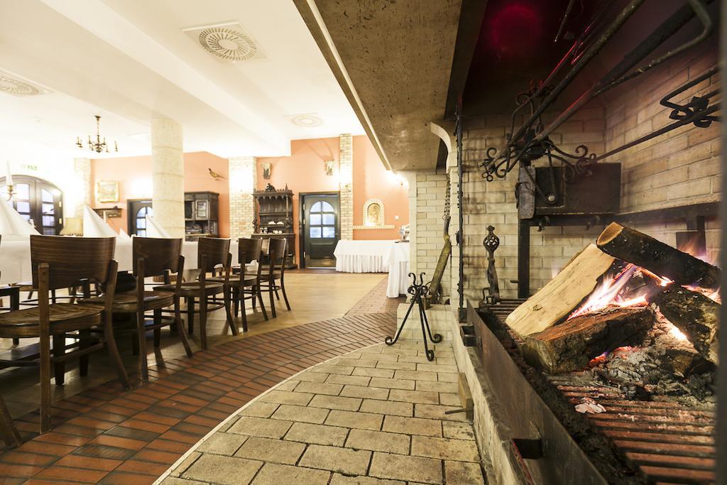 Fort Hotel Varşova Dış mekan fotoğraf